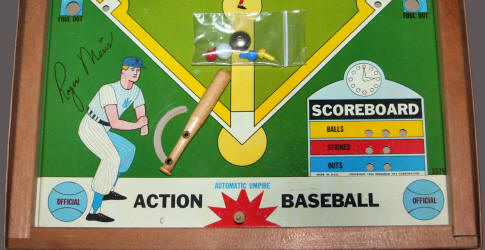 Roger Maris Facsimile signature action baseball game pieces