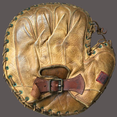 Spalding 10-0P King Patented Perforated Palm Catchers Mitt