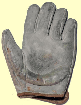 Cresent pad baseball glove