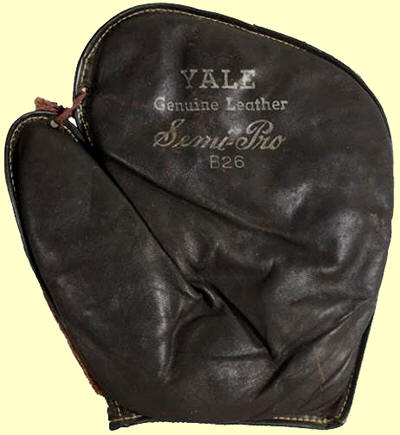 The Moneco Company of New Haven Conn Yale Baseball Glove