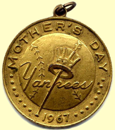 1967 New York Yankees Mothers Day Pendant Give Away Mickey Mantle 500 home run