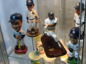 Reggie Jackson Figurines baseball Collector Showcase