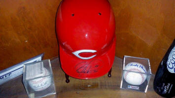 Cincinnati Reds Batting helmet baseball memorabilia dislay