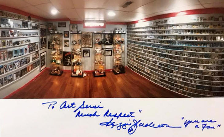 Reggie Jackson Signed 'Reggie Room' photo