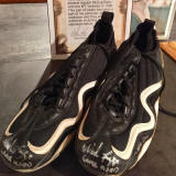 Wade Boggs GU autographed Cleats