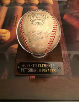 Roberto Clemente Single Signed Baseball