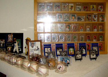 Roberto Cllemente Collectibles and Baseball Cards